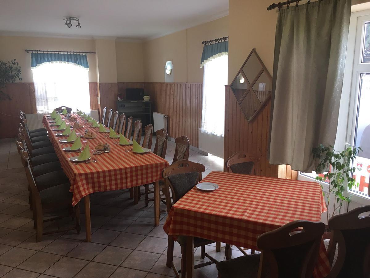 Kek Laguna Panzio Dombrád Dış mekan fotoğraf